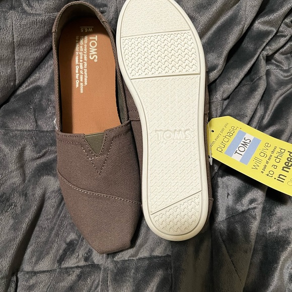 Toms Classic Olive Washed Canvas - Picture 3 of 3